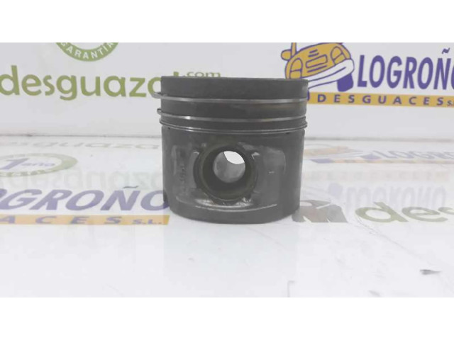 Píst 11257803033 BMW 1 E81 E87 2.0