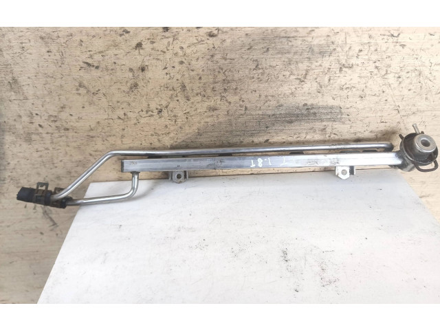 Топливная рампа 06A133681B   Audi TT Mk1  