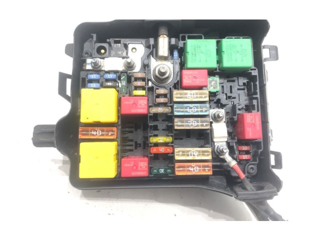 Блок предохранителей     Peugeot 2008 I    