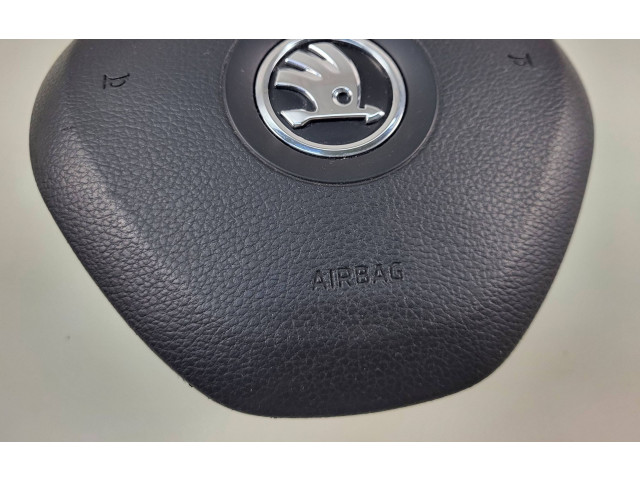 Подушка безопасности водителя 5E0880201   Skoda Octavia Mk3 (5E)