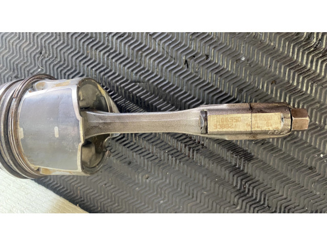 Píst    Ford Kuga I  pro naftový motor 2.0  DYZELIS