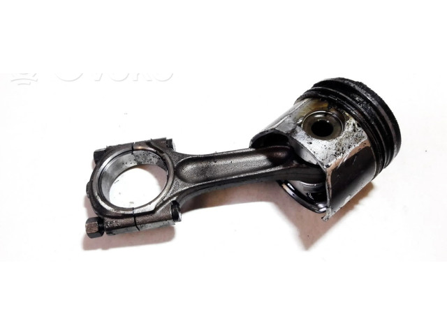 Píst Citroen Xsara pro naftový motor 2.0