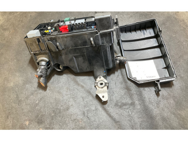 Блок предохранителей 32359479 Volvo XC40