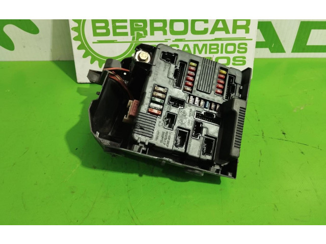 Блок предохранителей 8200306033 Renault Scenic II - Grand scenic II