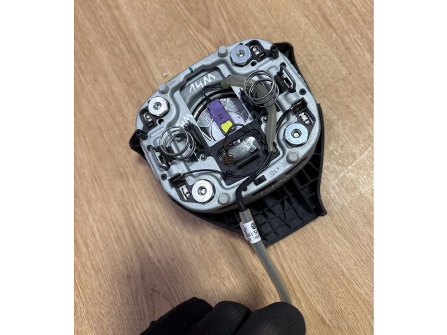 Подушка безопасности водителя 61607480, 61982050A Volkswagen Caddy