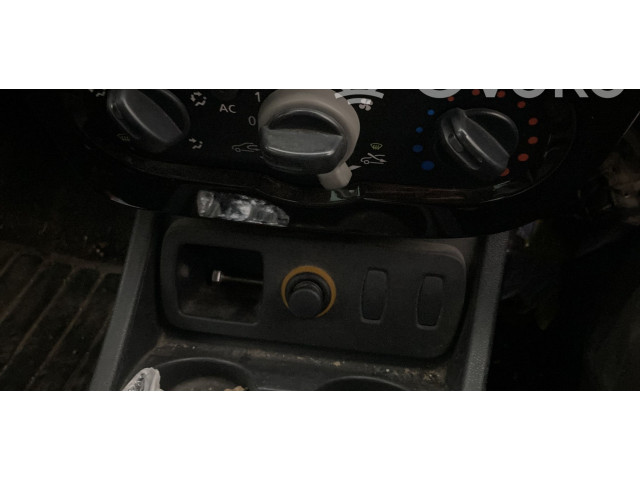 Блок управления климат-контролем 6001551800   Dacia Duster