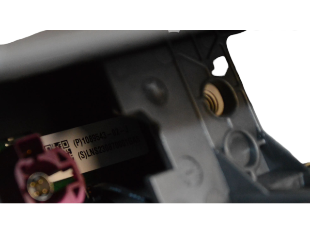 Дисплей 108954302J Tesla Model Y