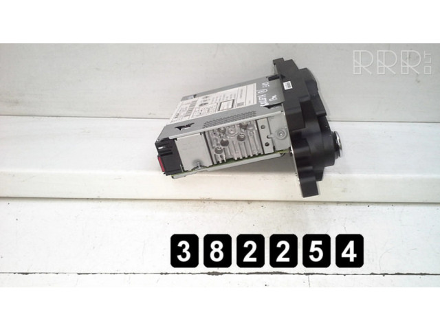 Радио/ проигрыватель CD/DVD / навигация