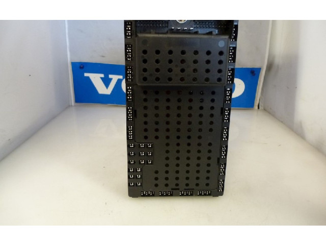 Блок предохранителей  8696098, 8679899   Volvo V70    