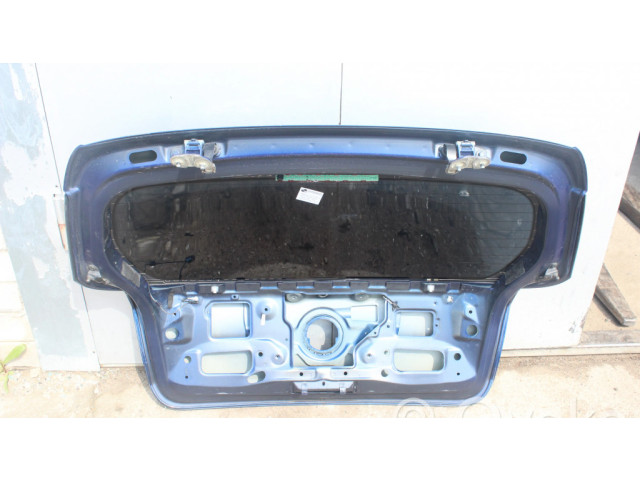 Задняя крышка (багажника)