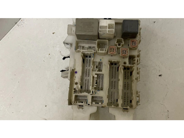 Pojistková skříňka 8273042020 Toyota RAV 4 (XA30) 2008