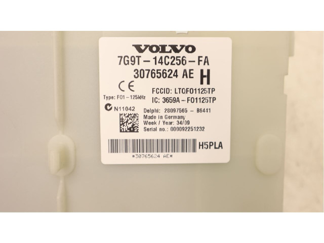 Блок предохранителей 30765624 Volvo V70