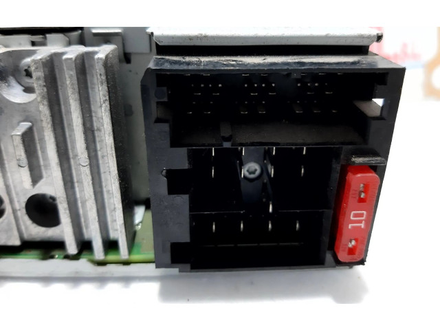 Радио/ проигрыватель CD/DVD / навигация