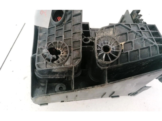 Блок предохранителей     Volkswagen Touran I    