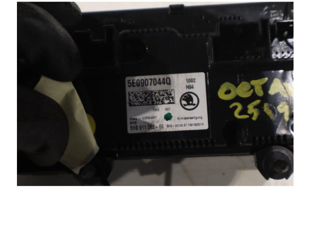 Блок управления климат-контролем 5E0907044Q Skoda Octavia Mk3 (5E)