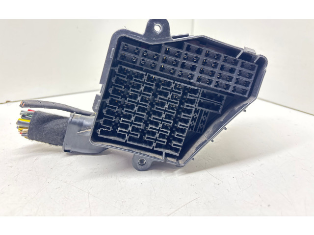 Блок предохранителей 8D1941824 Audi A6 S6 C5 4B