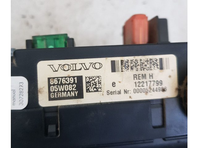 Блок предохранителей 12217799, 8676391 Volvo V70
