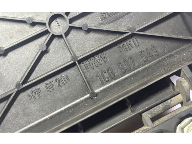 Pojistková skříňka 1C0937549A Volkswagen New Beetle 2000