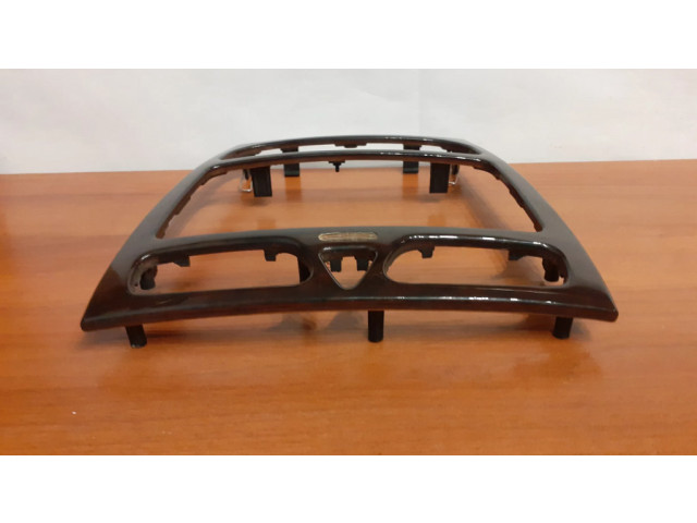 Другая центральная деталь консоли (туннеля)