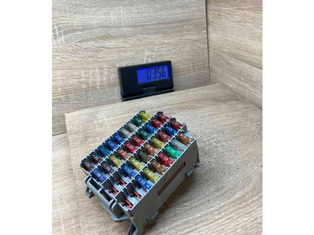 Блок предохранителей 9162439 Volvo S60