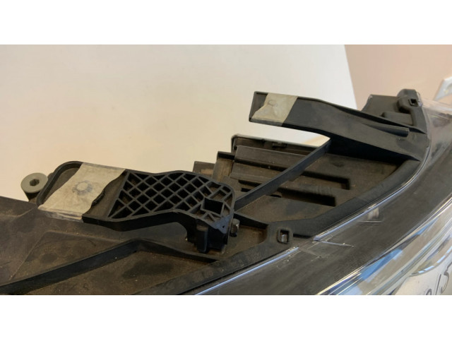 Передняя фара  