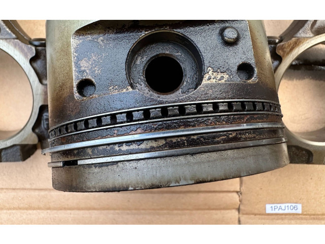 Píst MD152563, MD119671   Mitsubishi Pajero     