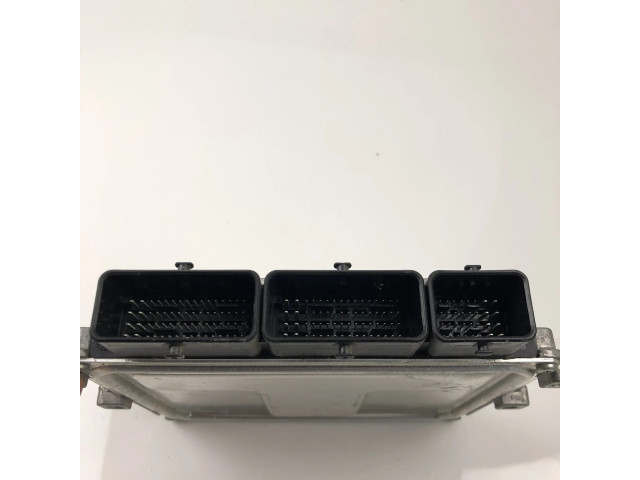 Блок управления двигателя 237104789R   Renault Clio IV