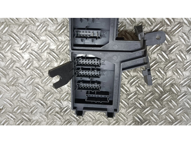 Блок предохранителей    Mercedes-Benz R W251    