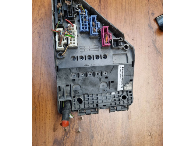 Блок предохранителей  68376   Rover 75    