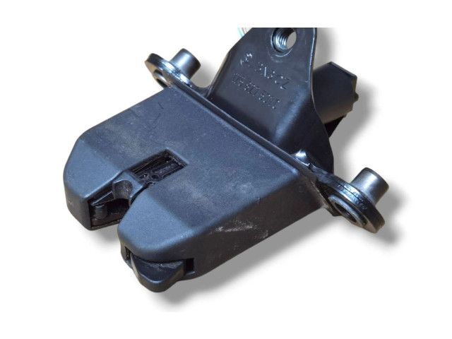 Замок багажника 1Z5827501C Skoda Octavia Mk2 (1Z) 2004 - 2013 года