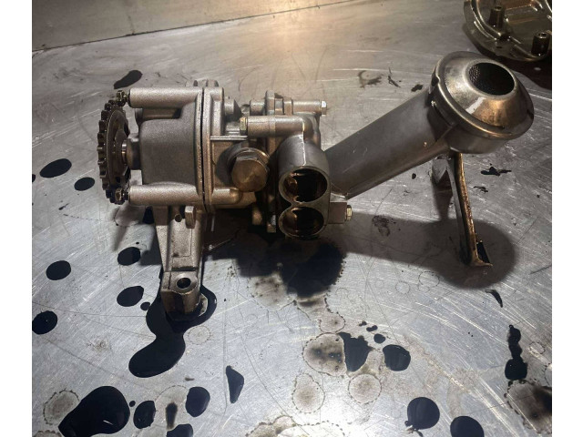 Масляный насос om606 6061810120, 6061810140 Mercedes-Benz E W124