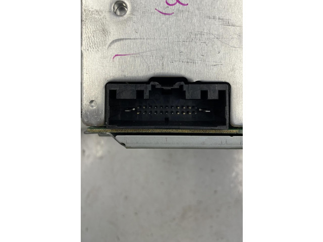 Радио/ проигрыватель CD/DVD / навигация