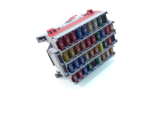 Блок предохранителей  9162439   Volvo V70    