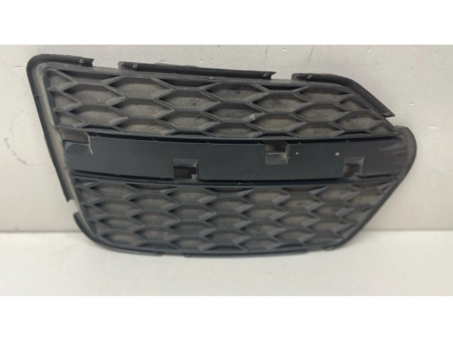 Нижняя решётка (из трех частей) Audi Q3 8U 2011-2016 года 8U0807151F