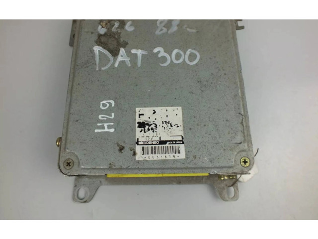 Блок управления двигателя F2G218881A Mazda 626