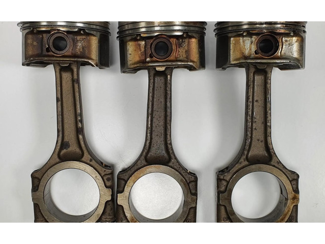 Píst 60673761 Alfa Romeo GT pro benzínový motor 2.0