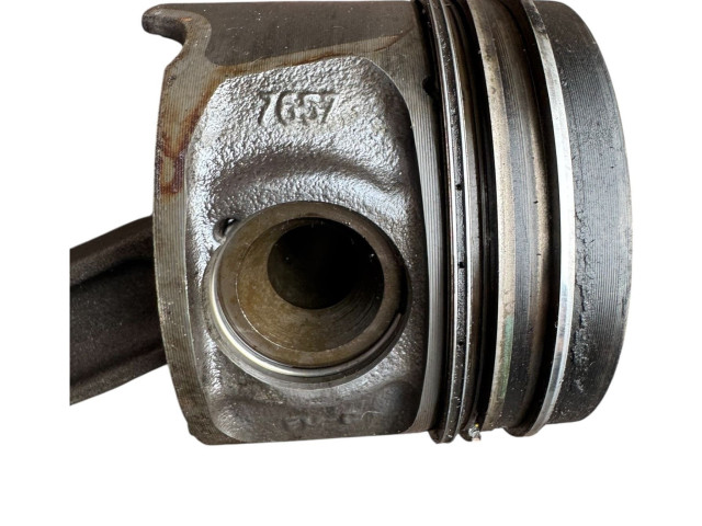 Поршень с шатуном K9K892 16CT2C16 Dacia Sandero