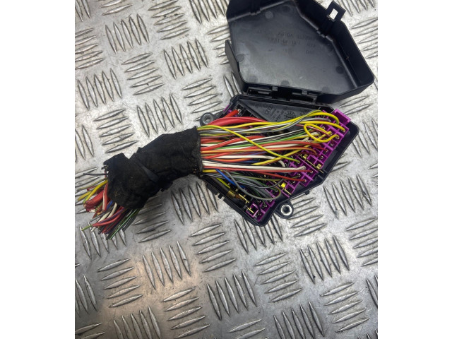 Блок предохранителей  8D1941824   Audi A8 S8 D3 4E    