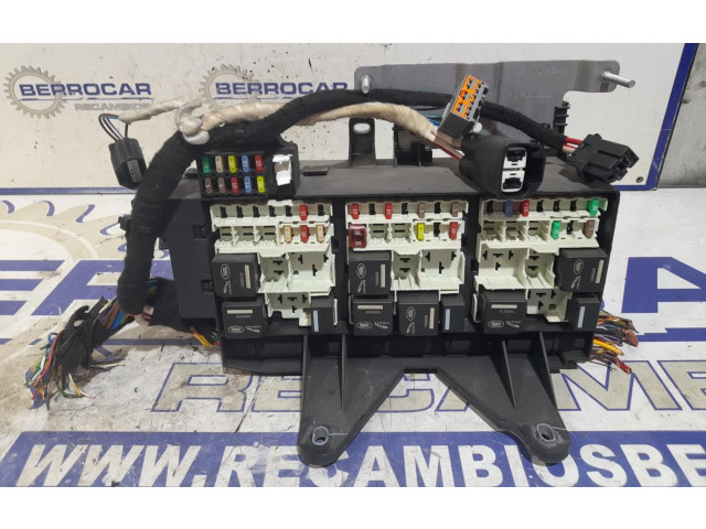 Блок предохранителей GX7314C445AB Jaguar XK - XKR