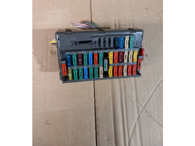 Блок предохранителей 94592881   Peugeot 406    