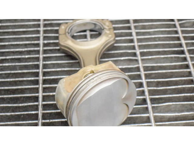 Píst 7838623, 7840918 BMW 5 E60 E61 pro benzínový motor 5.0 S85 B50 A