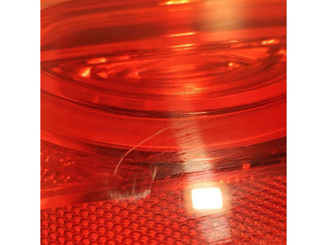 Задний фонарь Jaguar XE 2015- года