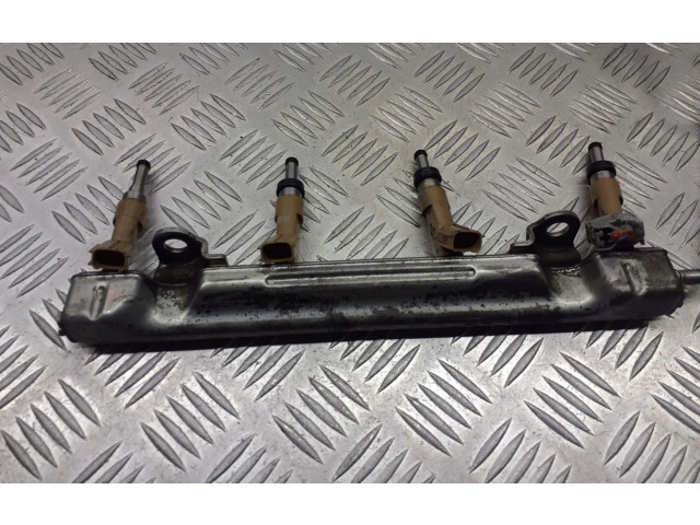 Vstřikovací lišta 23250-0T030 Toyota Corolla E140 E150