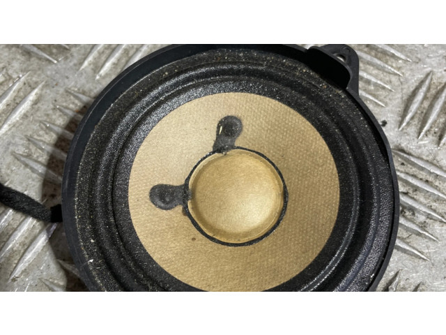 Громкоговоритель в панели