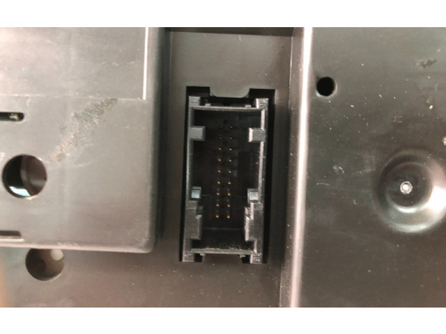 Přístrojová deska BMW 1 E81 E87 2010 9110195