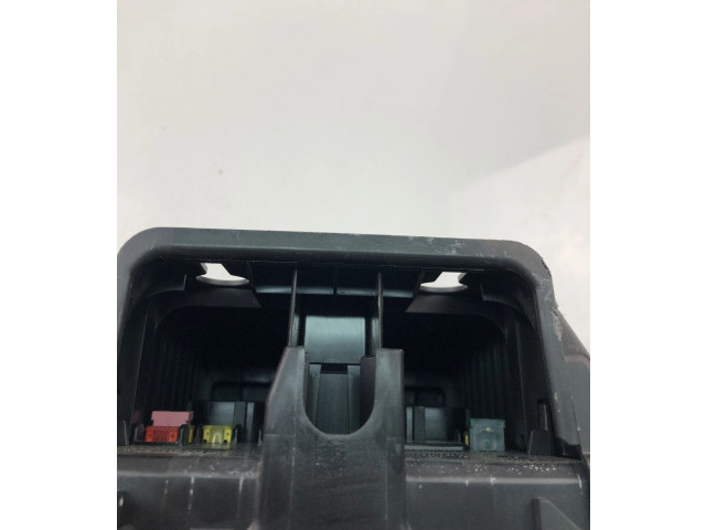 Блок предохранителей 32209198 Volvo XC90