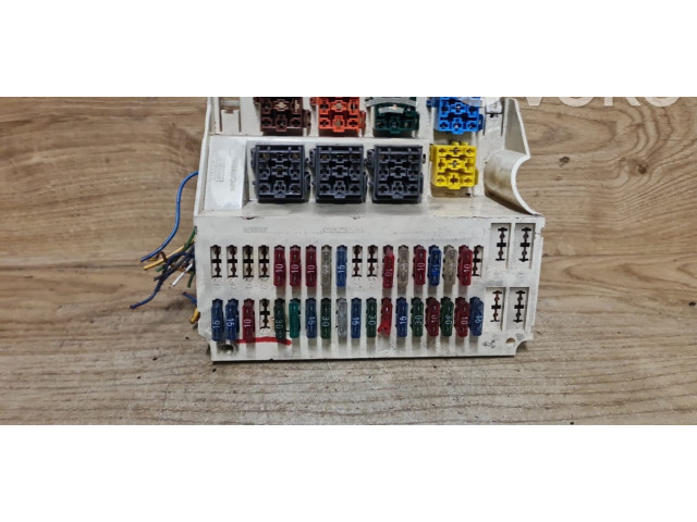 Блок предохранителей  6849814   Volvo S70  V70  V70 XC    