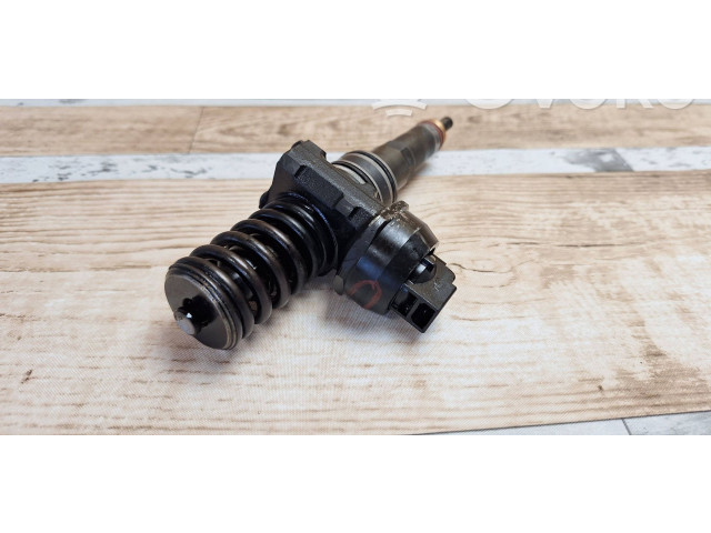 Форсунка 038130073BQ    Skoda Octavia Mk2 (1Z)  BMM 