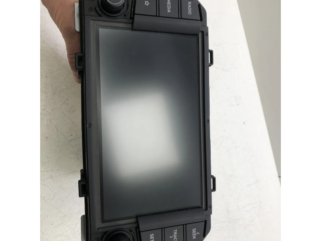 Радио/ проигрыватель CD/DVD / навигация