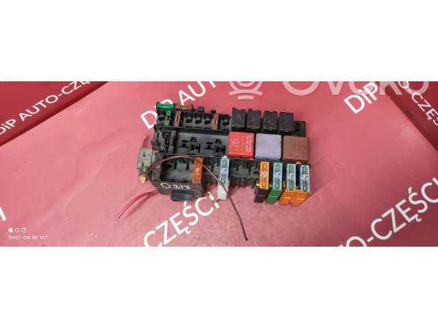 Pojistková skříňka 7703497782B Renault Megane 2001